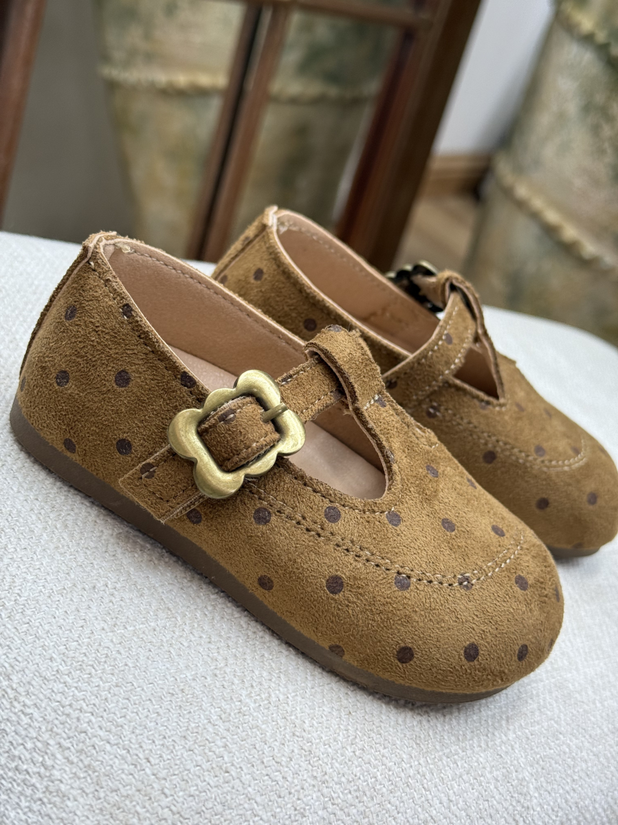 کفش عروسکی