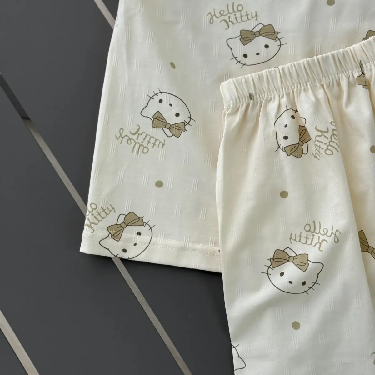 دو تیکه وارداتی Hello kitty